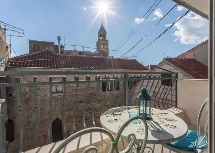Ria In Diocletian Palace Split