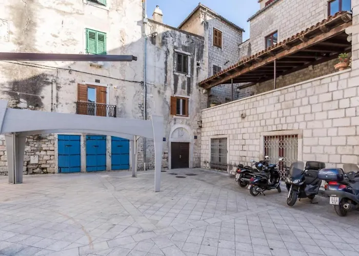Ria In Diocletian Palace * Split
